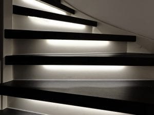 trap met led verlichting wit zwart